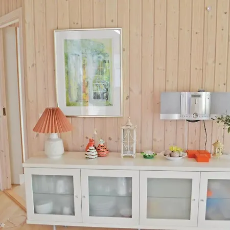 4 Bedroom Stunning In Vaeggerlose Semesterbostad *