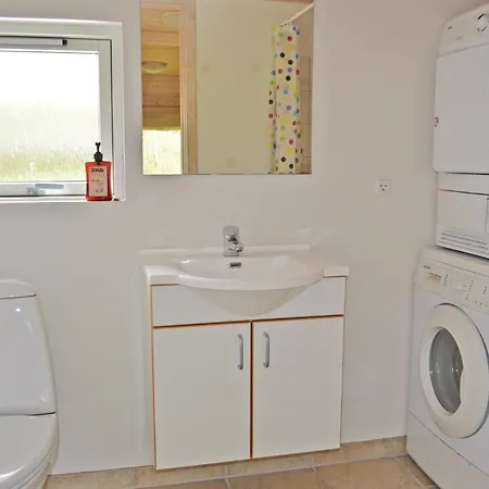 בית נופש Awesome In Vaeggerlose With Sauna Bøtø By